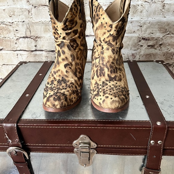 Dingo Leopard Booties - Picture 3 of 5